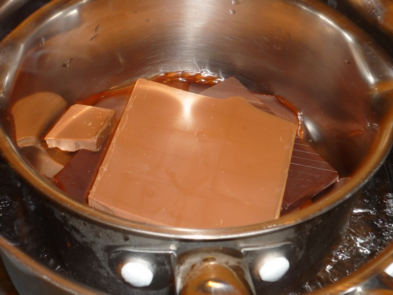 Trufe de ciocolata cu rom si cozonac