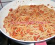 Spaghete cu sunca si sos de rosii-5