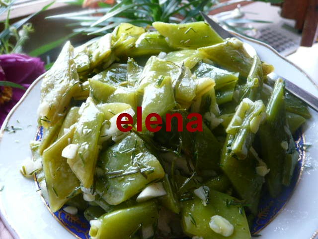 Salata de fasole verde lata