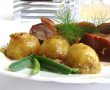 Pulpa de curcan  impanata cu usturoi verde si garnitura de cartofi noi-4