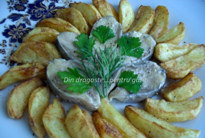 Scrumbie marinată & Cartofi noi prăjiţi