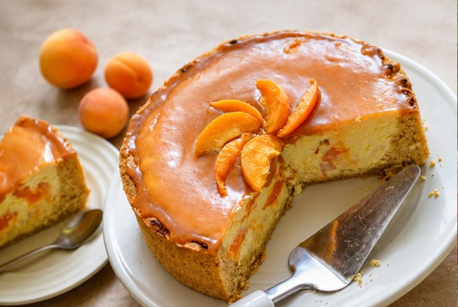 Tort cu caise, branza si caramel