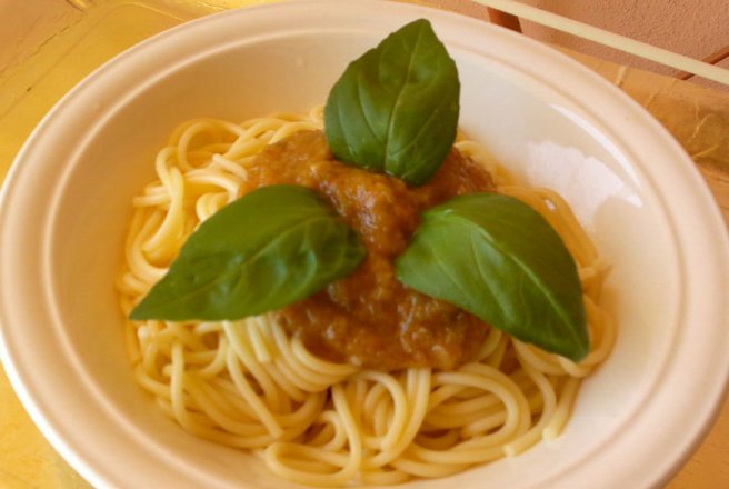 Spaghete cu sos de zacusca