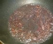 Pulpe de pui in sos de sfecla rosie-4