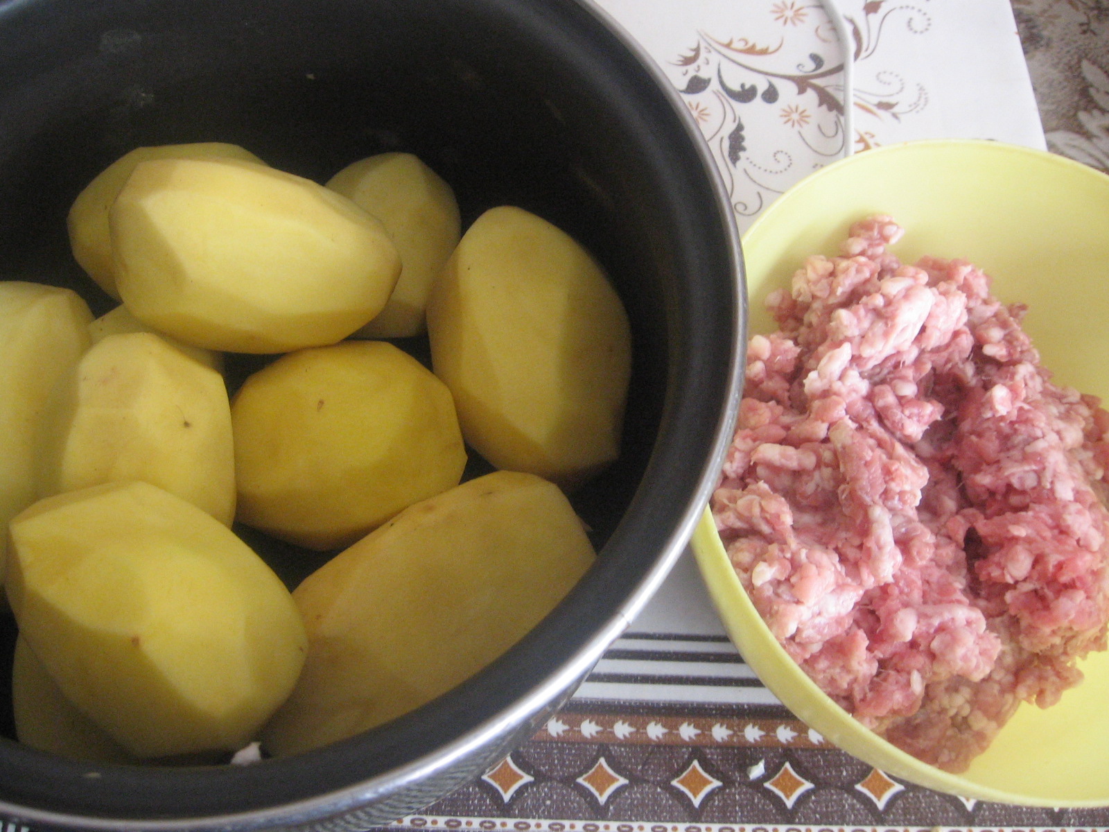 Musaca de cartofi cu mixt de legume si carne tocata