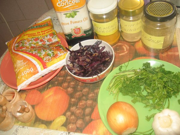 Varza rosie cu legume