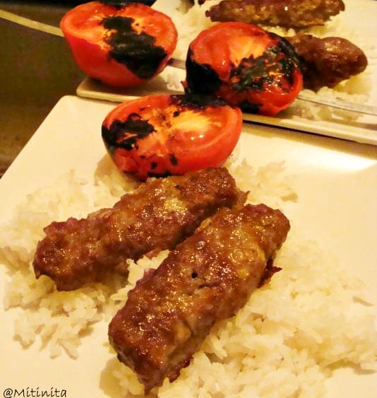 Kebab iranian cu rosii pe gratar