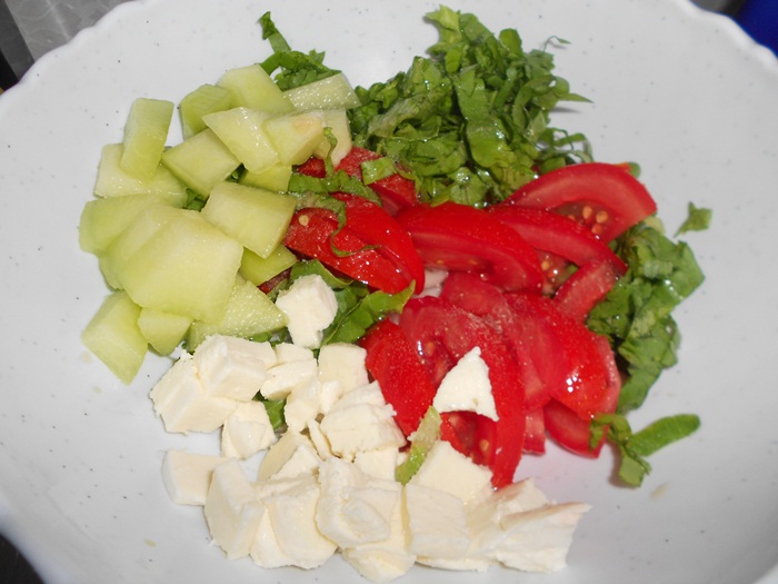 Salata racoritoare cu pepene galben
