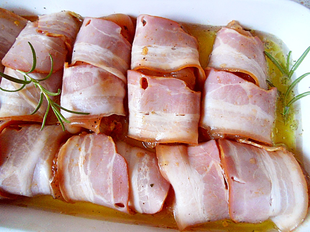Rulouri  de pui în bacon