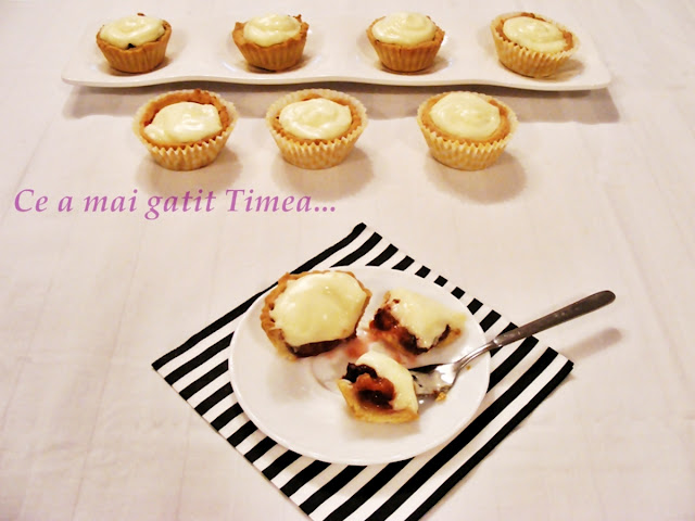 Cosulete cu prune si crema de vanilie