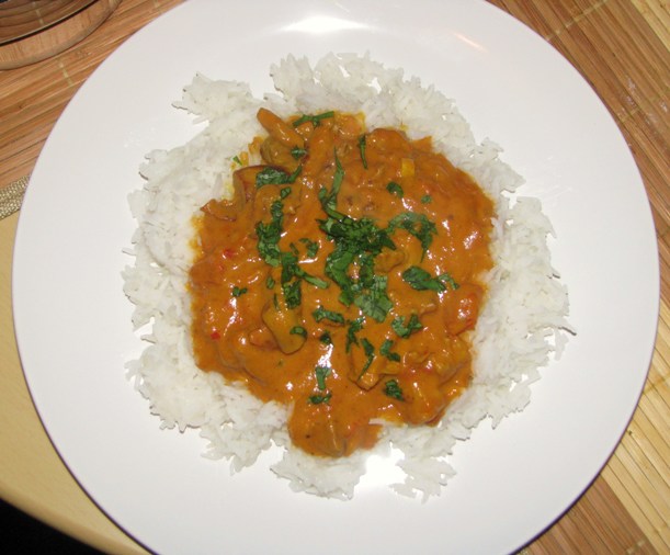 Curry de casă cu orez basmati și curcan