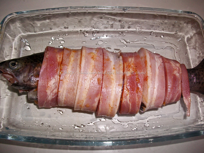 Pastrav in bacon