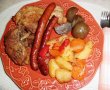 Friptura de porc cu legume si carnati picanti la cuptor-4