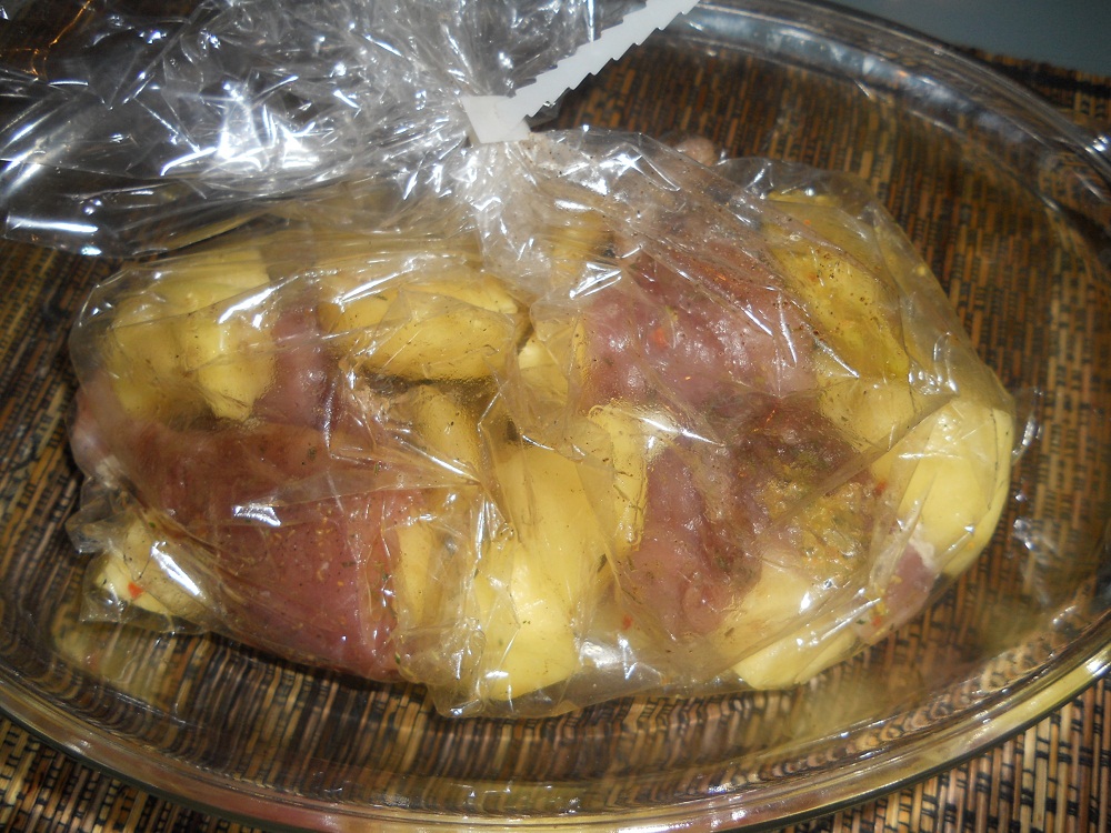 Pulpa de porc cu cartofi la cuptor