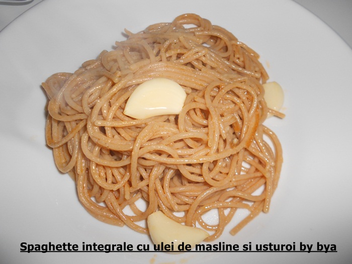 Spaghete integrale cu ulei de masline si usturoi