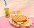 Sandwich cu mozzarella si salam-5