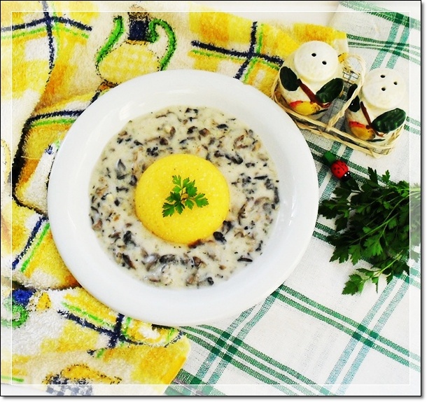 Ciulama de ciuperci cu smantana, gust autentic al bucatariei romanesti reinterpretat cu succes
