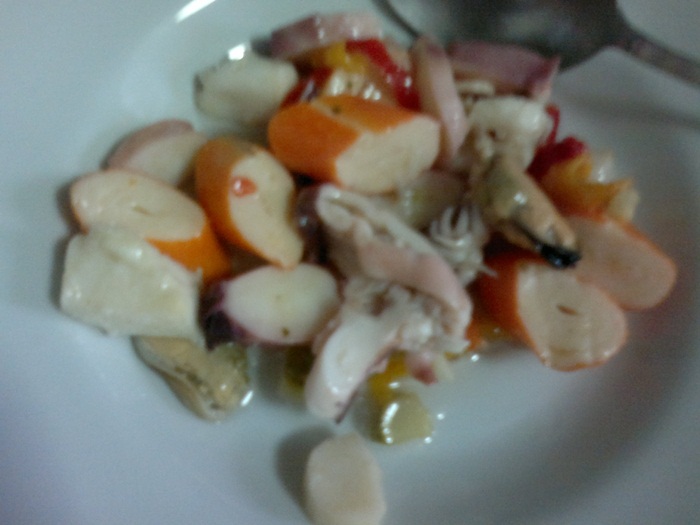 Salata de paste cu ton si fructe de mare