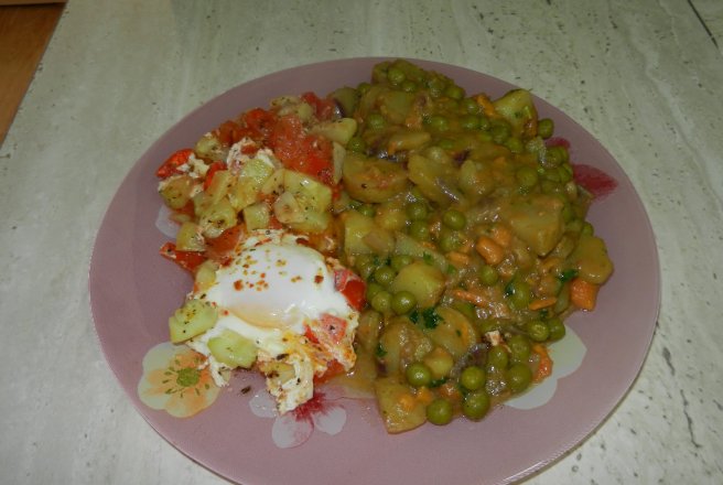Curry cu 3 tipuri de cartofi si oua de vara