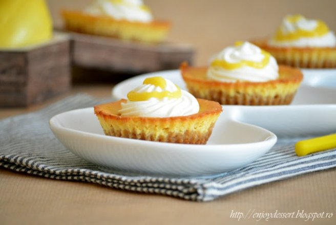 Mini lemon curd cheesecakes