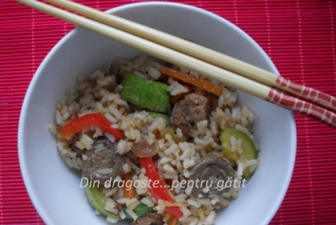Orez cu legume și soia în stil chinezesc