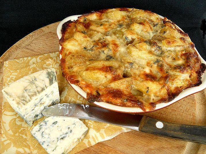 Cartofi gratinaţi cu sos blue cheese