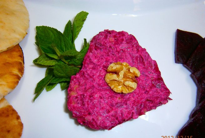 Salata de sfecla rosie specifica  Levantului -“Mutabal shamandar”
