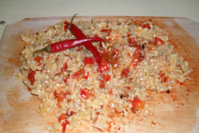 Salata de paste cu ardei copt ala Ale