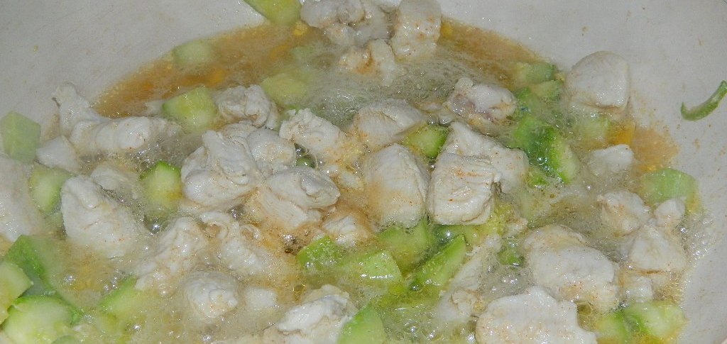 Piept de pui si legume in tigaia wok