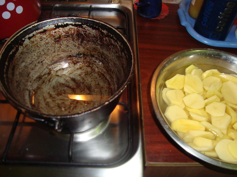 Cartofi cu smantana si usturoi la cuptor