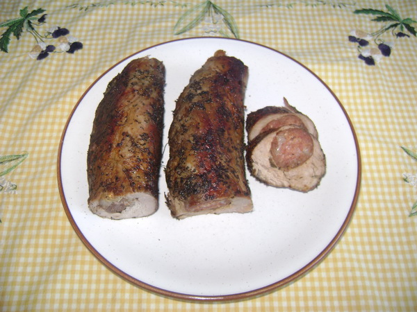 Muşchiuleţ de porc umplut cu şunculiţă sau cârnaţi