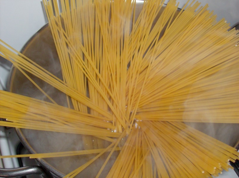 Spaghete cu gamberetti si dovlecei