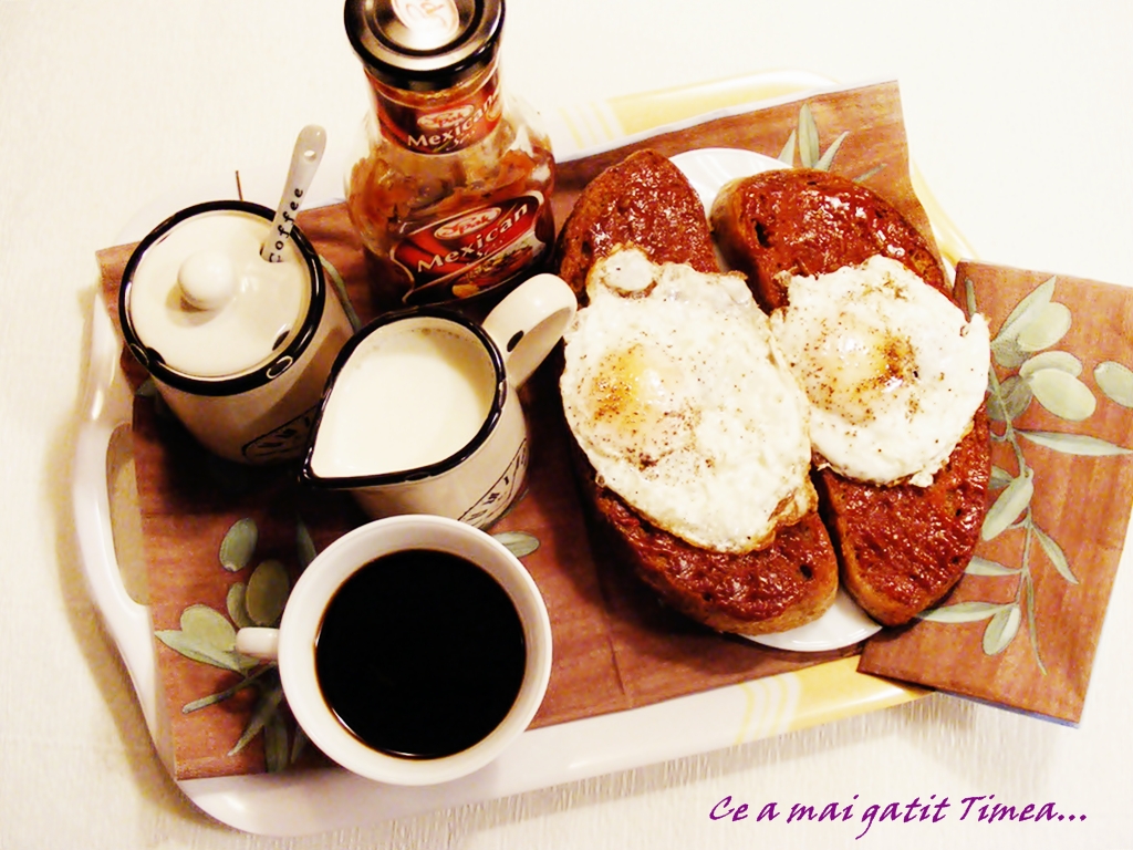 Mic dejun: paine prajita cu sos mexican si oua