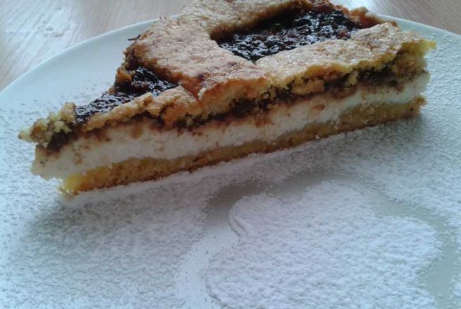 Tarta cu urda si gem de capsuni
