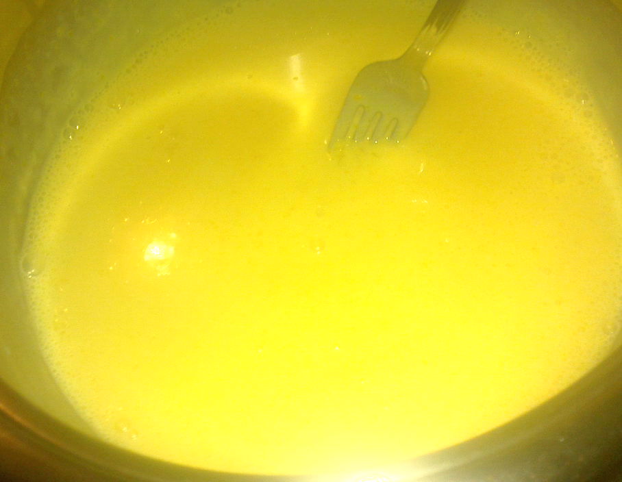 Tarta amaretto cu crema de vanilie si fructe