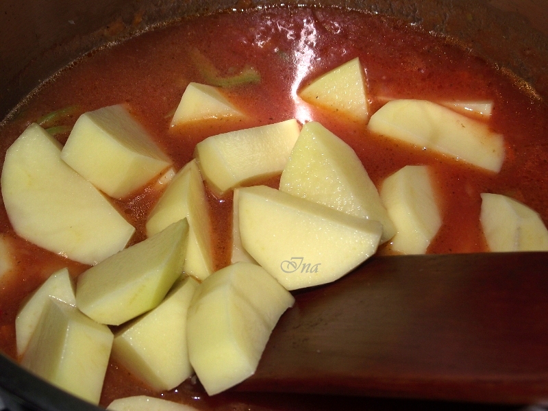 Mancare de cartofi cu ciolan afumat