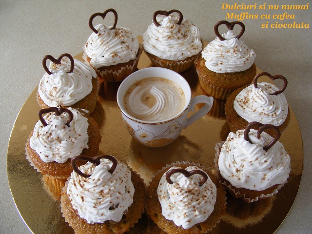 Muffins cu cafea si ciocolata alba