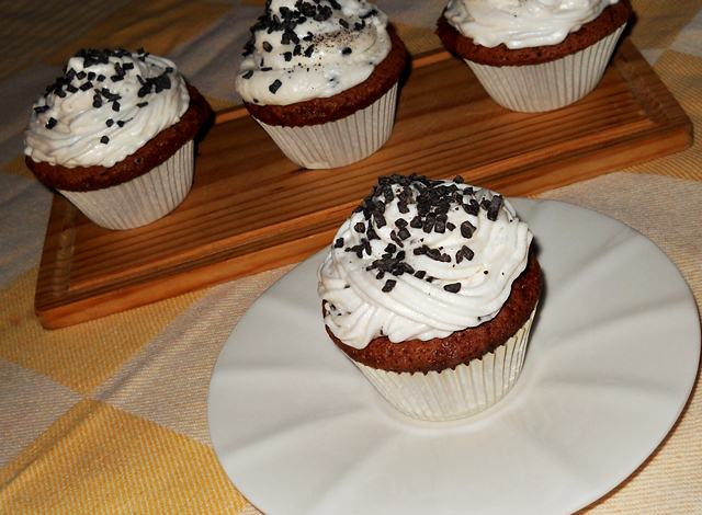Chocolate Cupcakes with Banana Cream