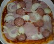 Pizza cu sunca, salam si branza-10