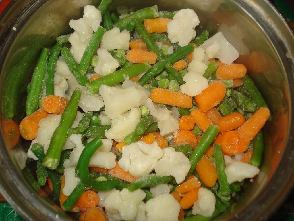File de somon la cuptor cu legume