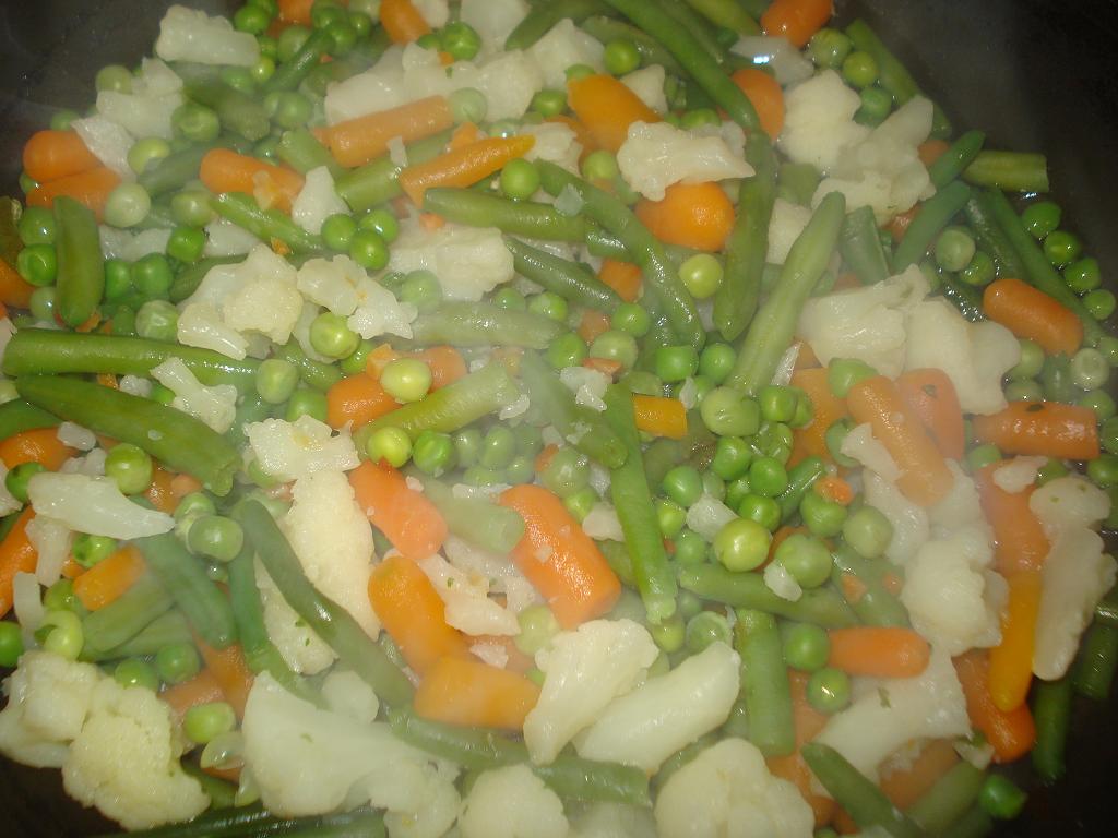 File de somon la cuptor cu legume