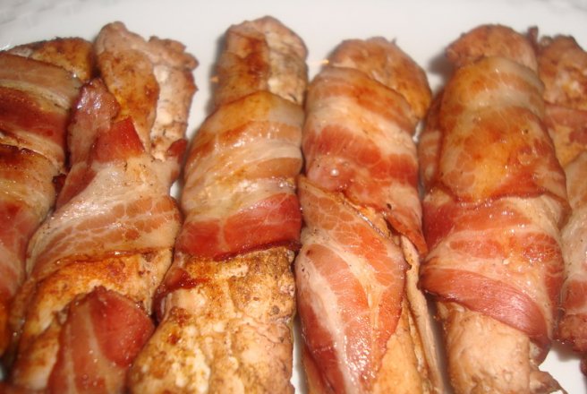 Pui file invelit in bacon