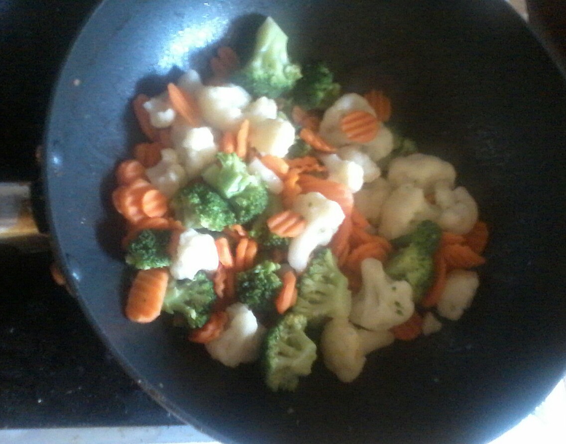 Gulas de porc cu legume la wok si orez