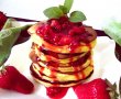 Pancakes cu jeleu de căpşuni şi coacăze roşii-4