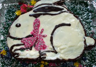 Tort "Iepuras" cu mure si ciocolata (video)