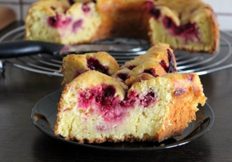 Pasca cu branza dulce si visine