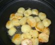 Cartofi noi fierti si prajiti cu mujdei de usturoi verde-4