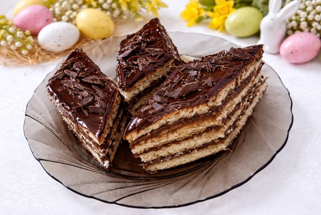 Desert Prajitura cu foi fragede si crema de cacao si rom, deliciul unei mese reusite