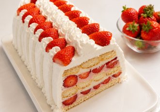 Tort de vara cu piscoturi si capsuni