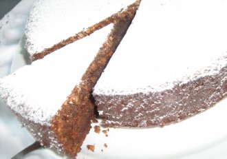 Tort cu ciocolata si alune